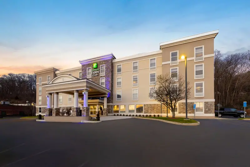 Ethan Allen Hotel
